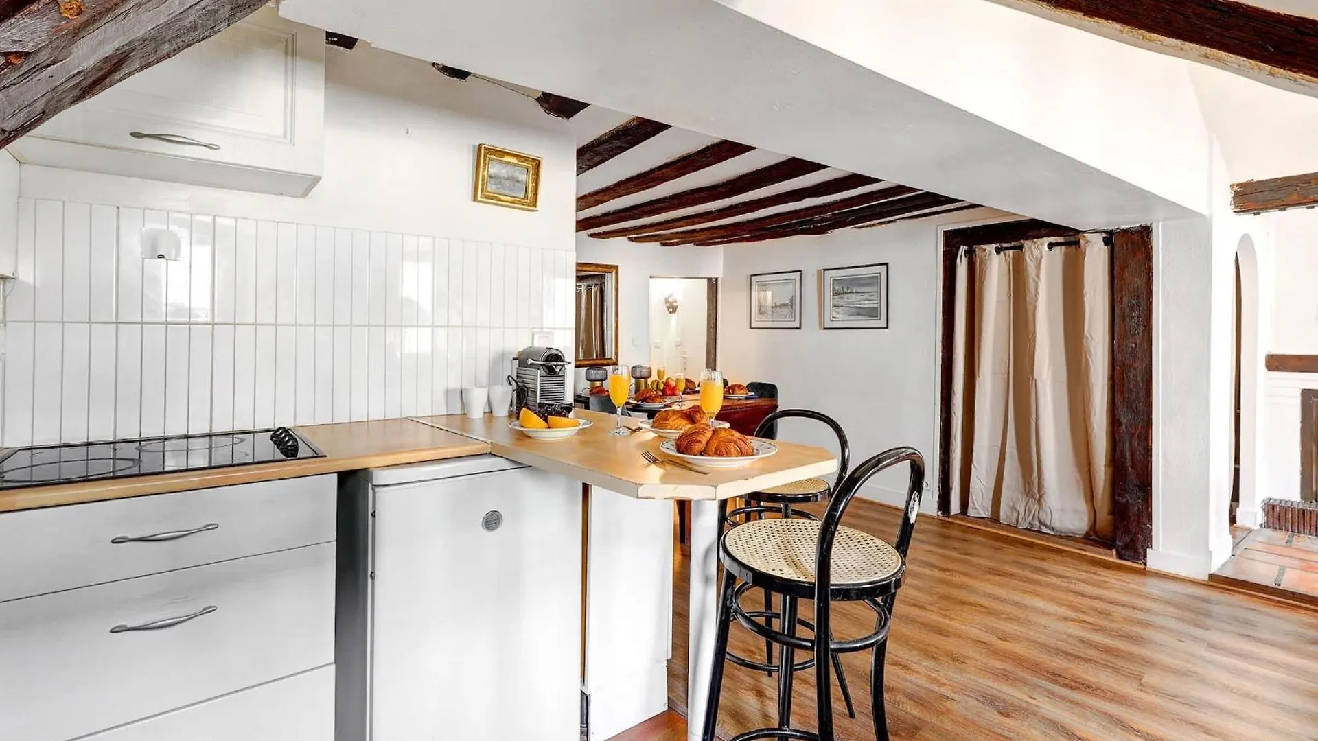 Daire Ile Saint-Louis - 2Br - Cityapartmentstay Paris Fransa